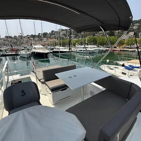 Bateau A Quai Πλωτό κατάλυμα