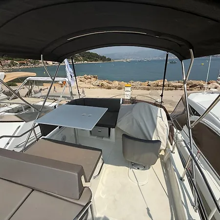 Bateau A Quai Πλωτό κατάλυμα