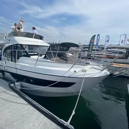 Bateau A Quai *